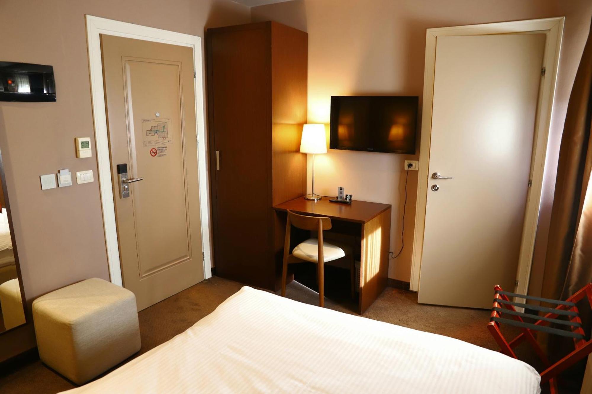 Mondial Hotel 4*