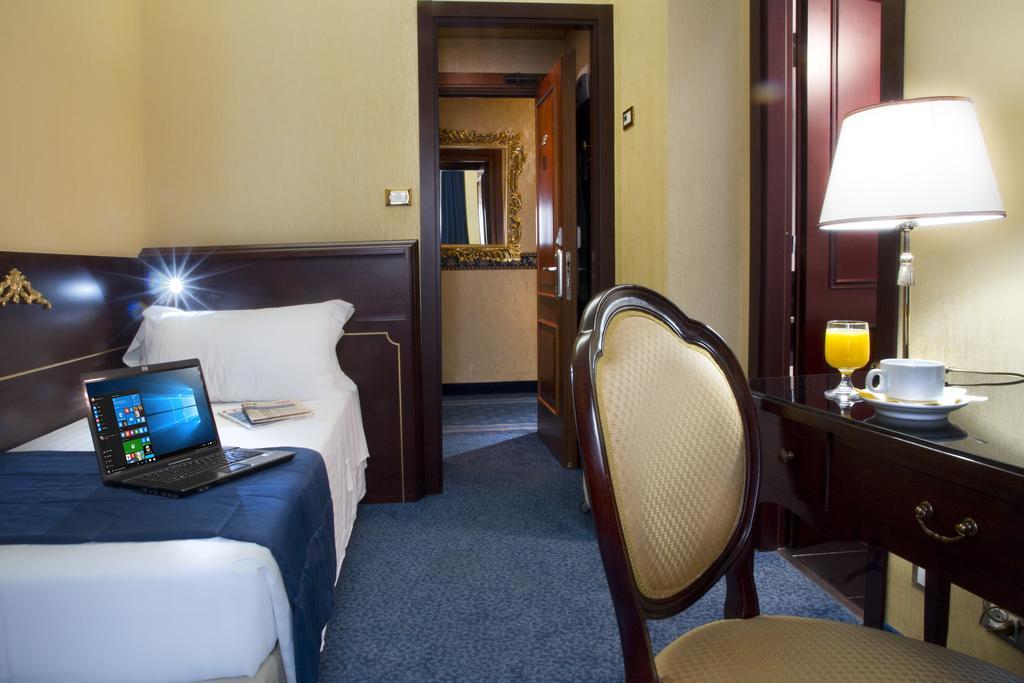 Mondial Hotel 4*